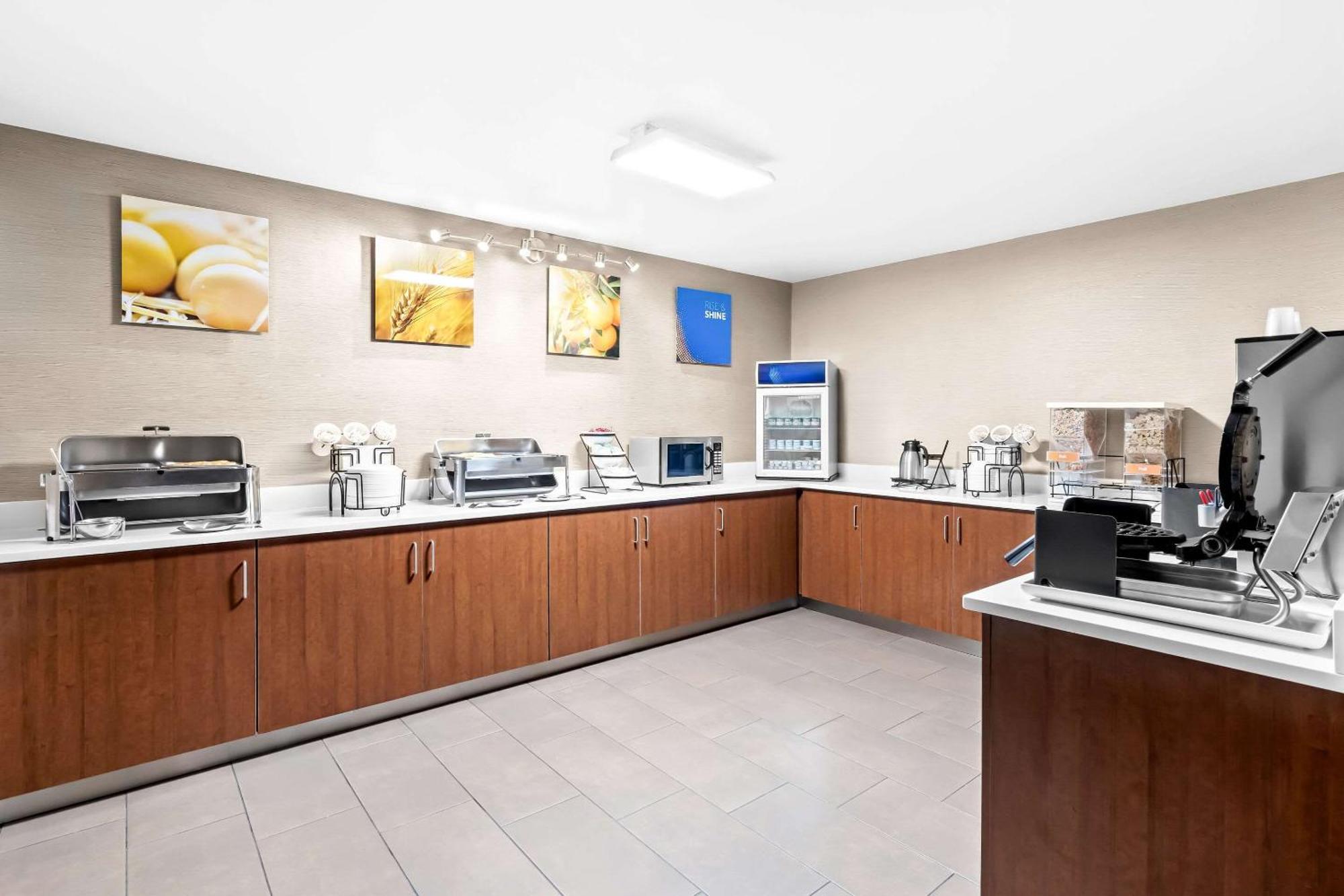 Comfort Inn University Wilmington Exterior foto