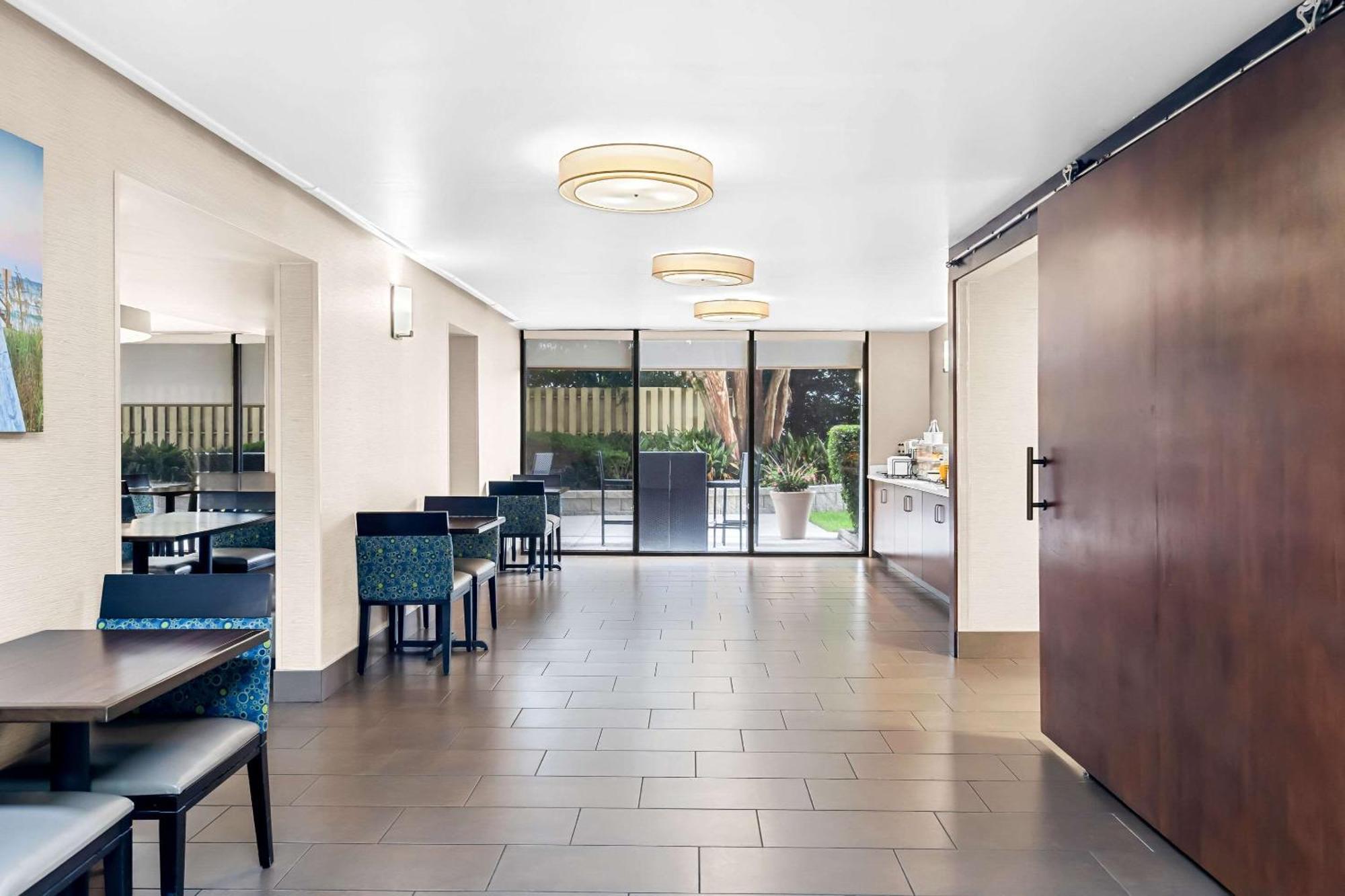 Comfort Inn University Wilmington Exterior foto